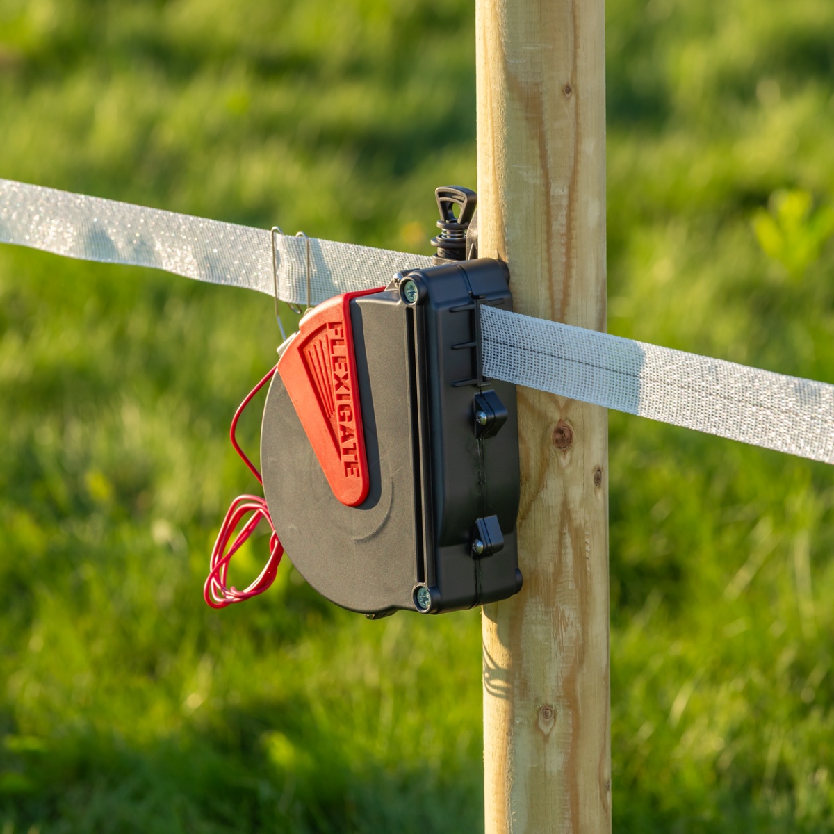 Kapuszett 40 mm-es villanypásztor szalaggal, Ako Flexigate, 7,5 m