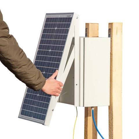Kompakt DL 4500 villanypásztor készülék napelemes rendszerrel és 12 V-os akkumulátorral