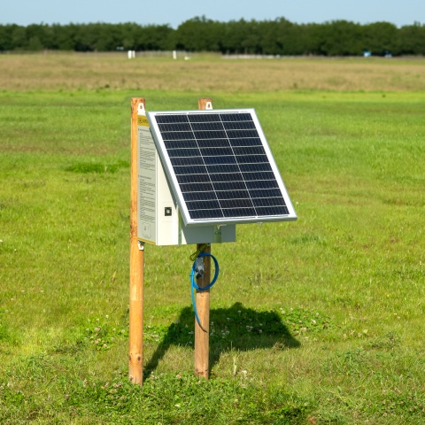 Kompakt DL 7200 villanypásztor készülék 50 W-os napelemes rendszerrel