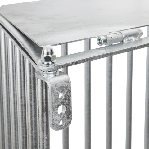 Falra szerelhető fém szénatartó, 81 × 114 cm