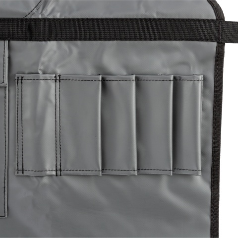 Körmöző és nyíró kötény, lábkivágás nélkül, 123 × 73 cm