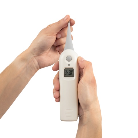 Ergonomikus kialakítású, könnyen használható digitális lázmérő, rektális használatra