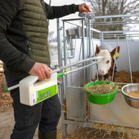 Folyadékadagoló palack borjaknak, szondával, 2 literes