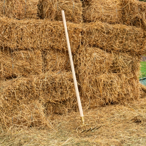 Négy ágú, 90 fokban hajlított trágyavilla