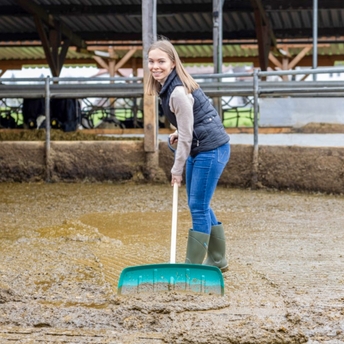 Takarmánylapát, nyél nélkül, 65,5 × 27 cm