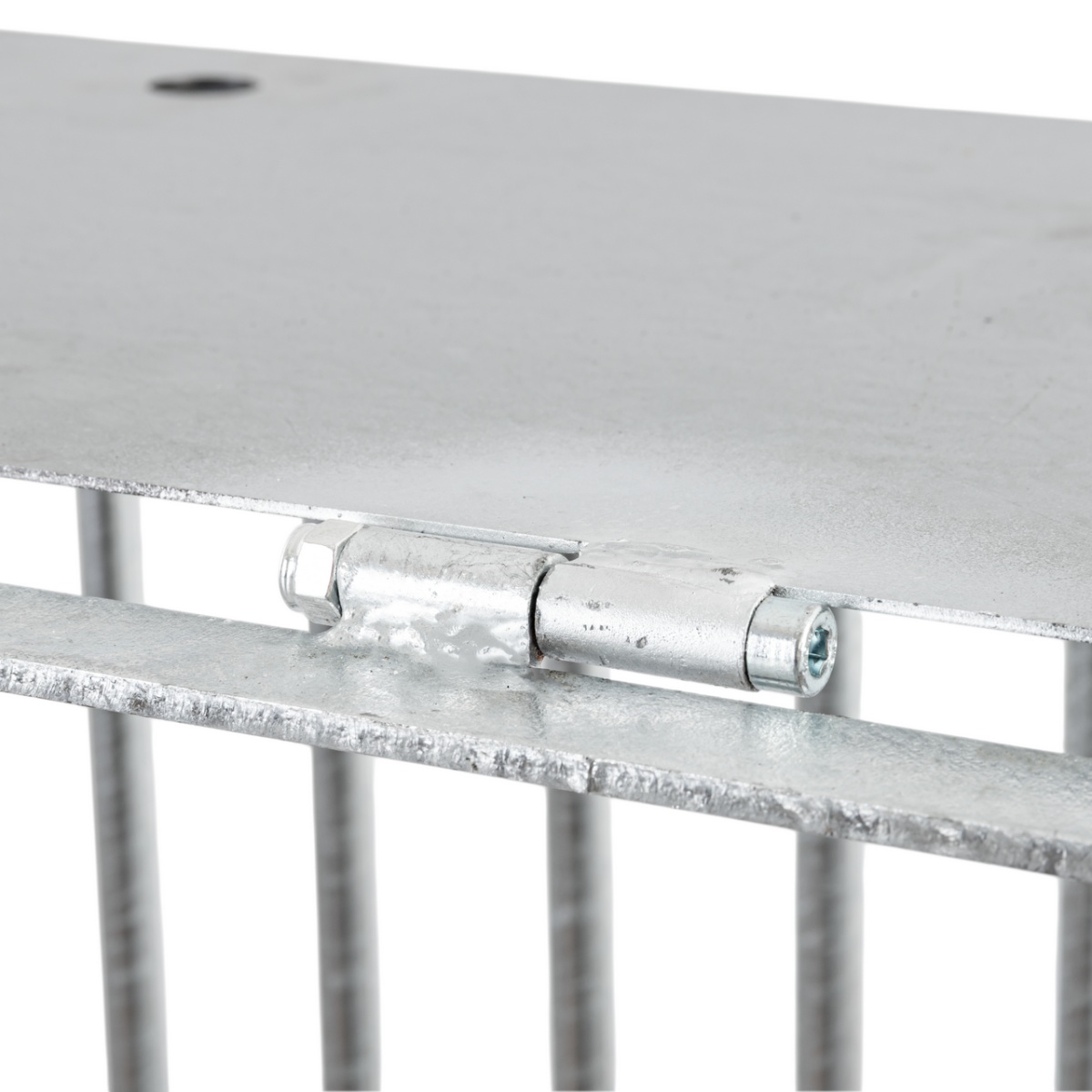 Falra szerelhető fém szénatartó, 81 × 114 cm