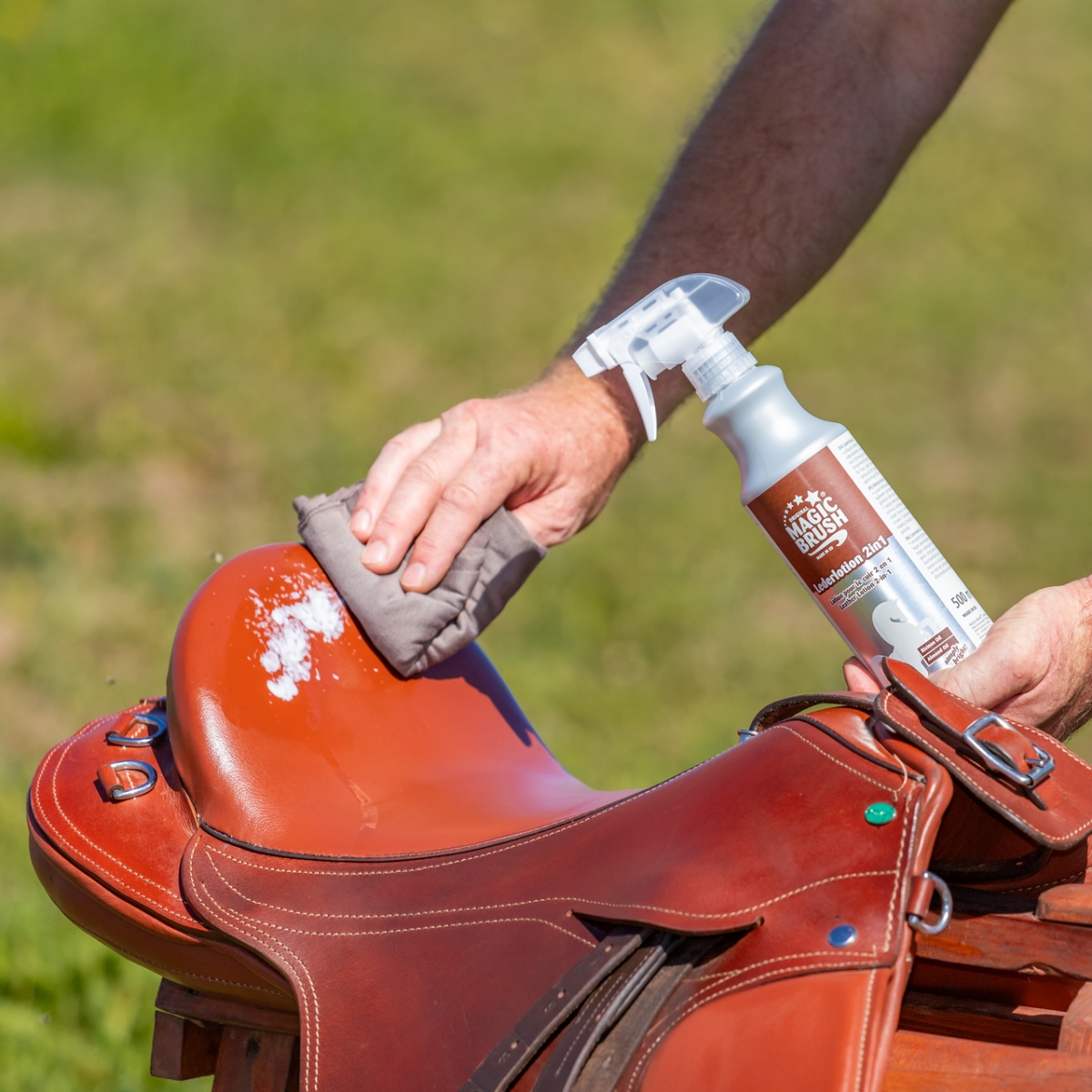 2 az 1-ben bőrápoló folyadék, MagicBrush, 500 ml